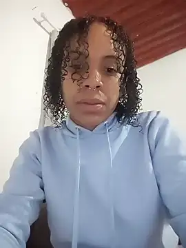 Julia Pretinha online show from November 9, 9:02 pm