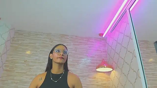 ZoeSmitth online show from April 18, 11:47 am