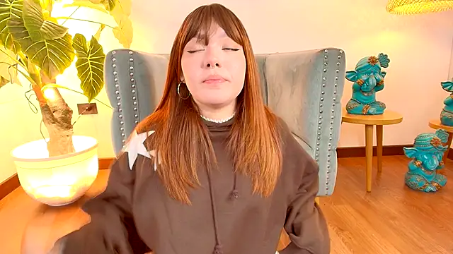 Snapshot of Fluffy_Bubble21 chatting on November 5, 3:17 am Fluffy Bubble21 online show from November 5, 3:17 am