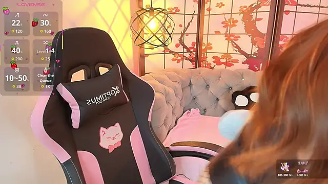 Snapshot of Fluffy_Bubble21 chatting on November 29, 4:37 am Fluffy Bubble21 online show from November 29, 4:37 am