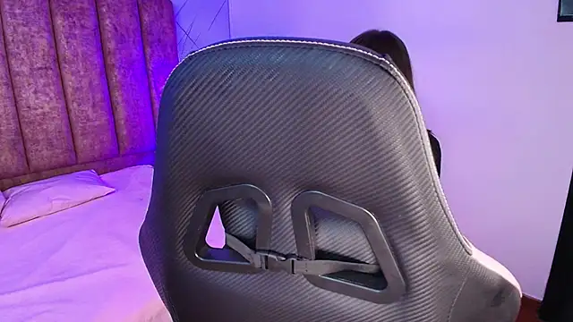 Snapshot of Fluffy_Bubble21 chatting on November 30, 4:27 am Fluffy Bubble21 online show from November 30, 4:27 am