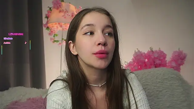 Snapshot of AmiLewis chatting on October 24, 1:13 am AmiLewis online show from October 24, 1:13 am