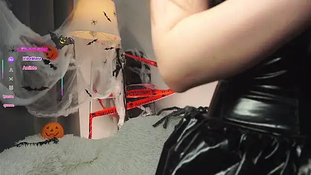 Snapshot of AmiLewis chatting on October 29, 1:19 am AmiLewis online show from October 29, 1:19 am