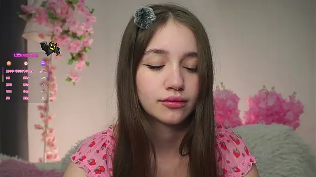 Snapshot of AmiLewis chatting on November 4, 1:05 am AmiLewis online show from November 4, 1:05 am