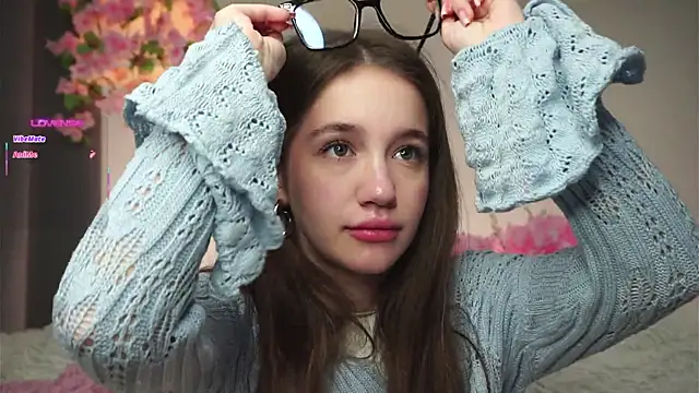 Snapshot of AmiLewis chatting on November 8, 1:06 am AmiLewis online show from November 8, 1:06 am