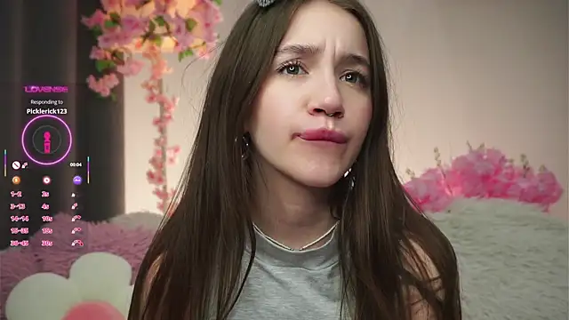 Snapshot of AmiLewis chatting on November 15, 1:03 am AmiLewis online show from November 15, 1:03 am