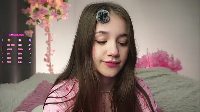 Snapshot of AmiLewis chatting on November 22, 1:04 am AmiLewis online show from November 22, 1:04 am