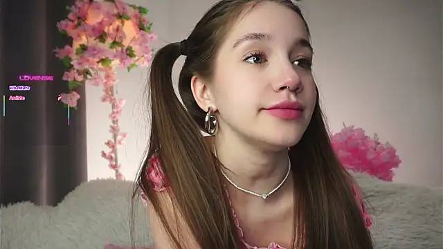 Snapshot of AmiLewis chatting on November 23, 1:27 am AmiLewis online show from November 23, 1:27 am