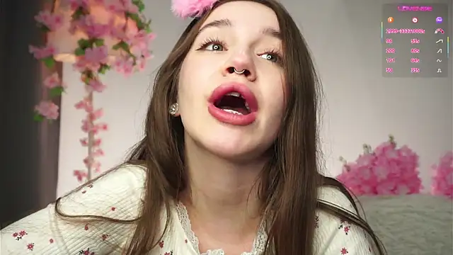 Snapshot of AmiLewis chatting on December 14, 1:11 am AmiLewis online show from December 14, 1:11 am