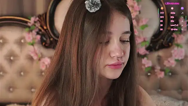 AmiLewis online show from April 21, 1:07 am