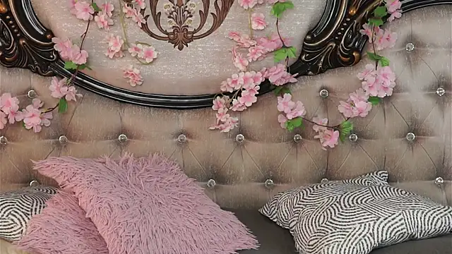 AmiLewis online show from April 21, 2:51 am