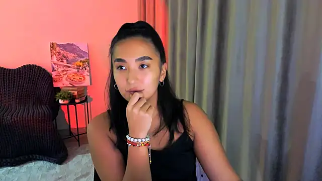 worldofkim online show from February 3, 8:24 pm