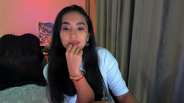 worldofkim online show from February 14, 8:37 pm