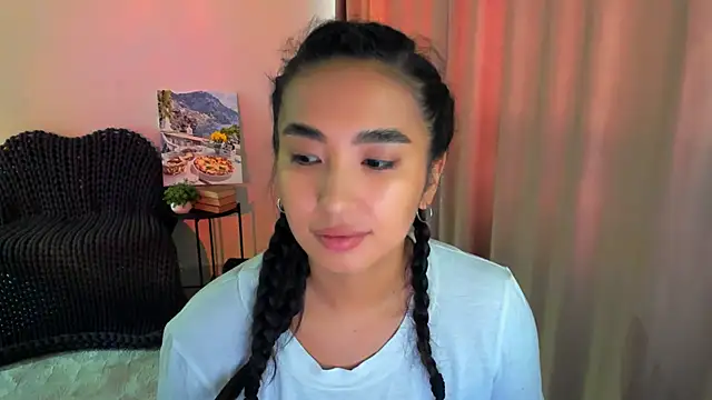 worldofkim online show from March 12, 7:02 am