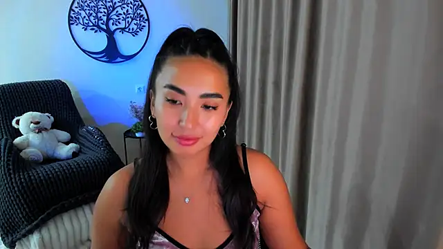 worldofkim online show from September 24, 7:50 pm