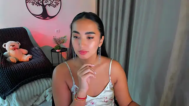 worldofkim online show from September 30, 9:20 pm