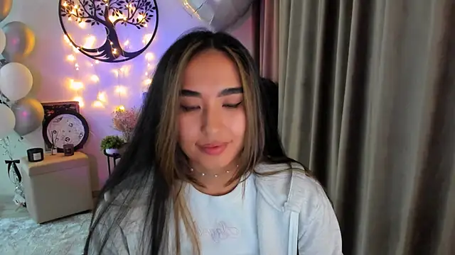 worldofkim online show from March 25, 6:58 pm