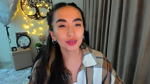 worldofkim online show from April 29, 6:25 pm