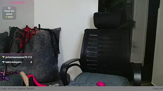 Snapshot of yummy_sweet_caramel chatting on December 13, 7:53 pm yummy sweet caramel online show from December 13, 7:53 pm