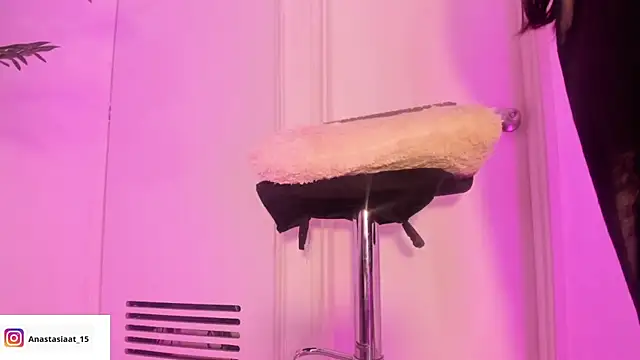 Miia Thompsonn online show from February 27, 6:07 am