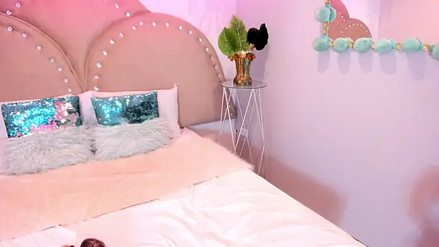 Miia Thompsonn online show from October 1, 3:12 am