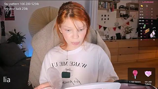 Snapshot of lil_lia chatting on November 10, 7:46 pm lil lia online show from November 10, 7:46 pm