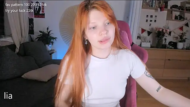 Snapshot of lil_lia chatting on November 28, 10:34 pm lil lia online show from November 28, 10:34 pm