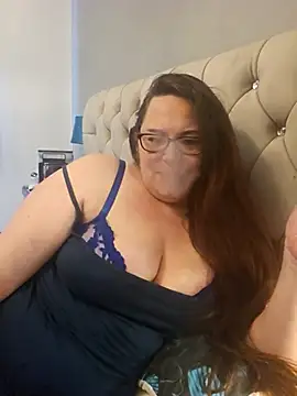 Snapshot of Sexy_Binxy chatting on May 5, 12:57 pm Sexy Binxy online show from May 5, 12:57 pm