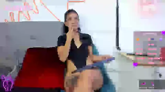 Snapshot of alissonandamy chatting on February 13, 12:21 pm alissonandamy online show from February 13, 12:21 pm