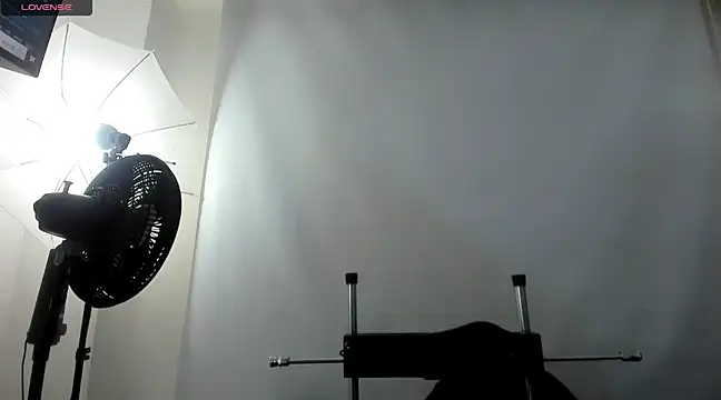 Snapshot of alissonandamy chatting on March 10, 12:04 pm alissonandamy online show from March 10, 12:04 pm