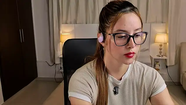 Snapshot of alliee_mod chatting on July 18, 4:49 am alliee mod online show from July 18, 4:49 am