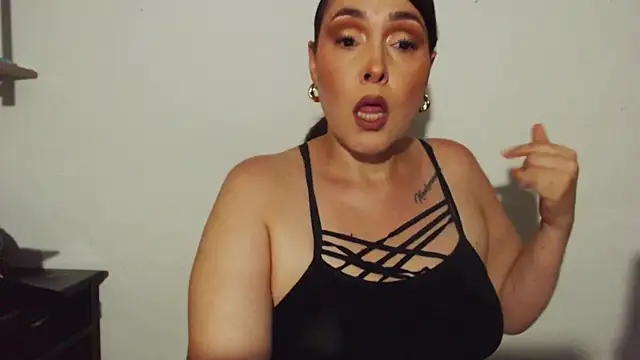 Miss Agatha online show from October 28, 1:20 am