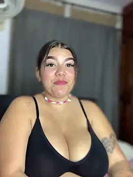 Snapshot of Michellesexxy chatting on December 10, 6:33 am Michellesexxy online show from December 10, 6:33 am