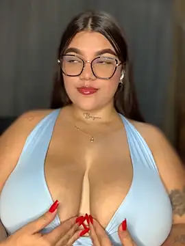 Snapshot of Michellesexxy chatting on December 15, 1:35 am Michellesexxy online show from December 15, 1:35 am