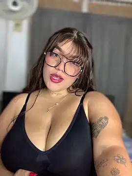 Snapshot of Michellesexxy chatting on December 17, 3:50 am Michellesexxy online show from December 17, 3:50 am