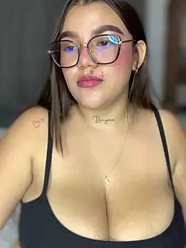 Snapshot of Michellesexxy chatting on January 7, 5:33 am Michellesexxy online show from January 7, 5:33 am