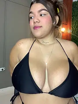Snapshot of Michellesexxy chatting on February 1, 8:37 pm Michellesexxy online show from February 1, 8:37 pm