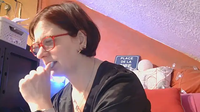 Snapshot of lanax chatting on May 11, 12:11 pm lanax online show from May 11, 12:11 pm
