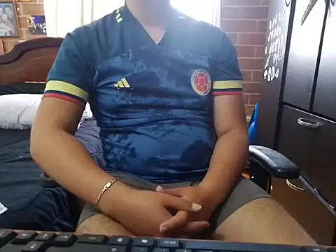 greeneyes999999999999 online show from October 24, 7:21 pm