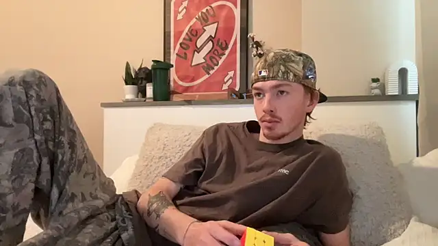 Snapshot of younghungginger chatting on December 15, 7:53 pm younghungginger online show from December 15, 7:53 pm