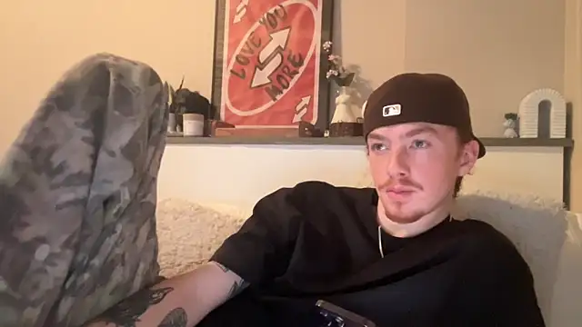 Snapshot of younghungginger chatting on February 19, 2:12 am younghungginger online show from February 19, 2:12 am