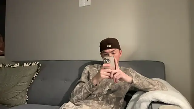 Snapshot of younghungginger chatting on November 16, 12:49 am younghungginger online show from November 16, 12:49 am