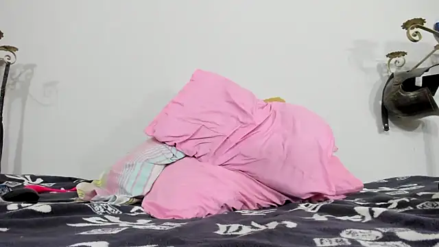 Snapshot of AlejoKhalifa_ chatting on January 19, 10:39 am AlejoKhalifa  online show from January 19, 10:39 am