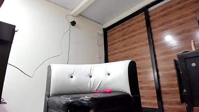 Snapshot of AlejoKhalifa_ chatting on January 30, 8:32 am AlejoKhalifa  online show from January 30, 8:32 am