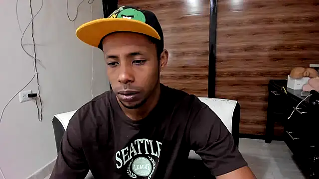 Snapshot of AlejoKhalifa_ chatting on February 4, 1:56 am AlejoKhalifa  online show from February 4, 1:56 am