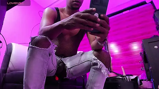 Snapshot of AlejoKhalifa_ chatting on February 13, 9:30 am AlejoKhalifa  online show from February 13, 9:30 am