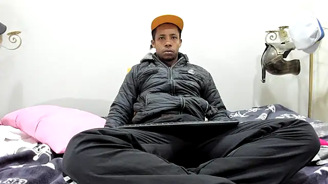 Snapshot of AlejoKhalifa_ chatting on February 23, 9:33 am AlejoKhalifa  online show from February 23, 9:33 am