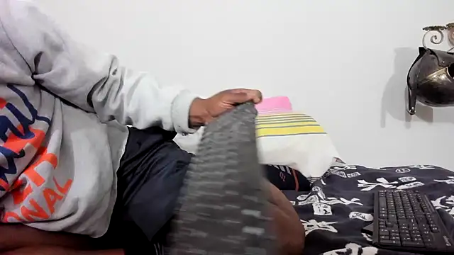 Snapshot of AlejoKhalifa_ chatting on February 26, 10:04 am AlejoKhalifa  online show from February 26, 10:04 am