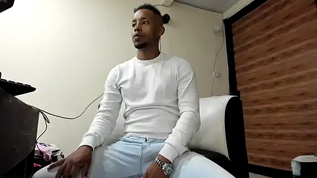 Snapshot of AlejoKhalifa_ chatting on March 1, 9:51 am AlejoKhalifa  online show from March 1, 9:51 am