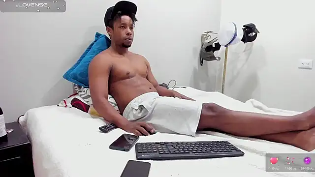 Snapshot of AlejoKhalifa_ chatting on September 23, 10:13 pm AlejoKhalifa  online show from September 23, 10:13 pm